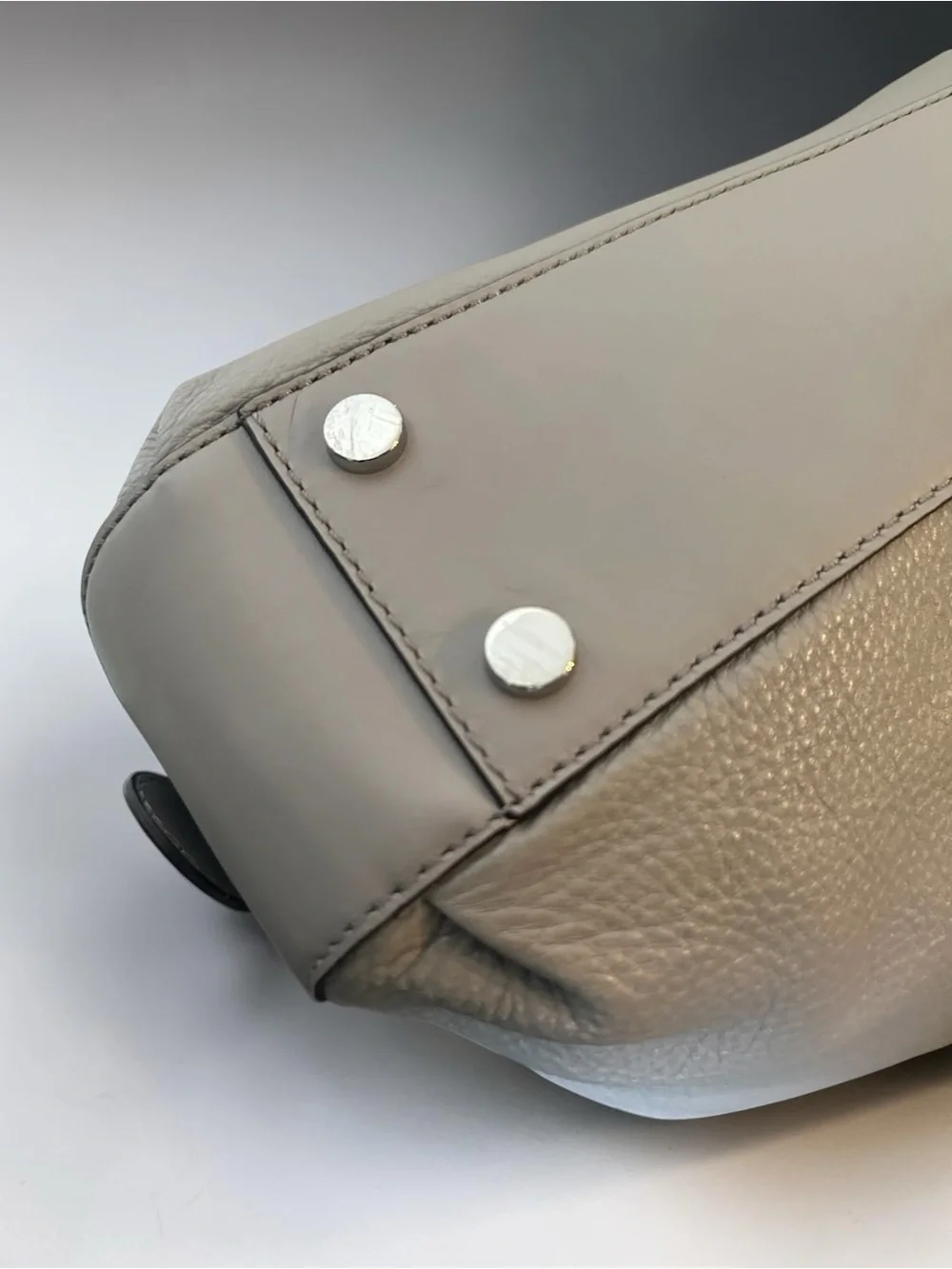 Michael Kors Lillie Large Pebbled Leather Chain Shoulder Bag Tote Pearl Grey